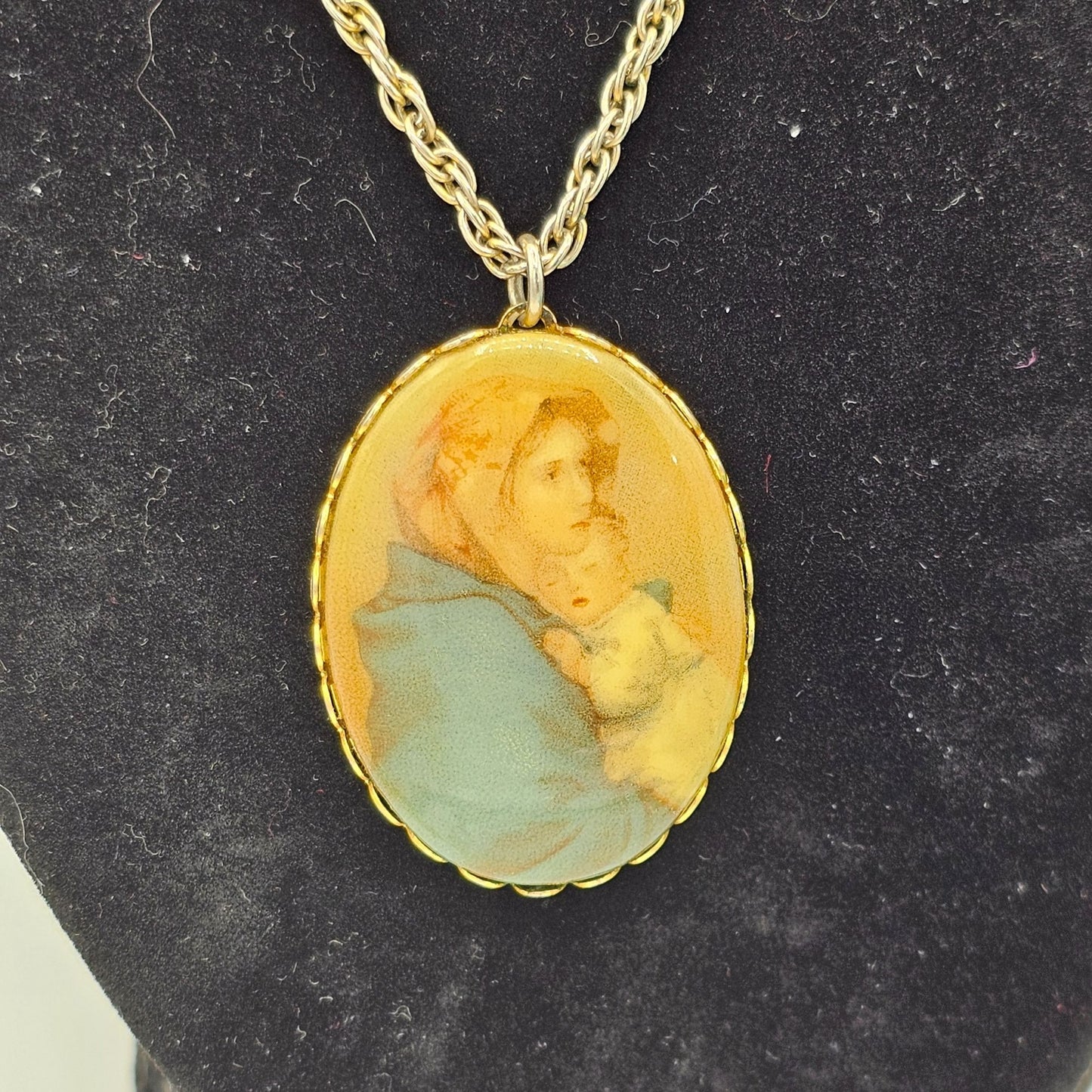 Vintage Oval Porcelian Cameo Mother Child Baby Pendant Necklace Chain