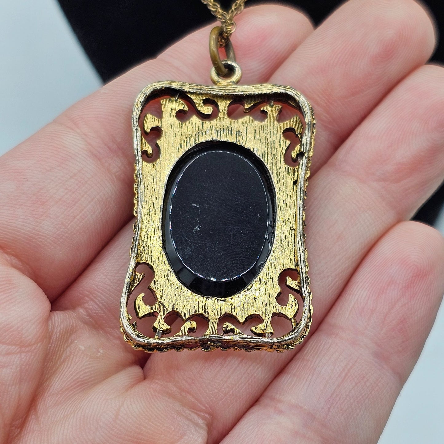 Vintage Gold-Tone Cameo Pendant Necklace Black Glass Lady Silhouette Victorian