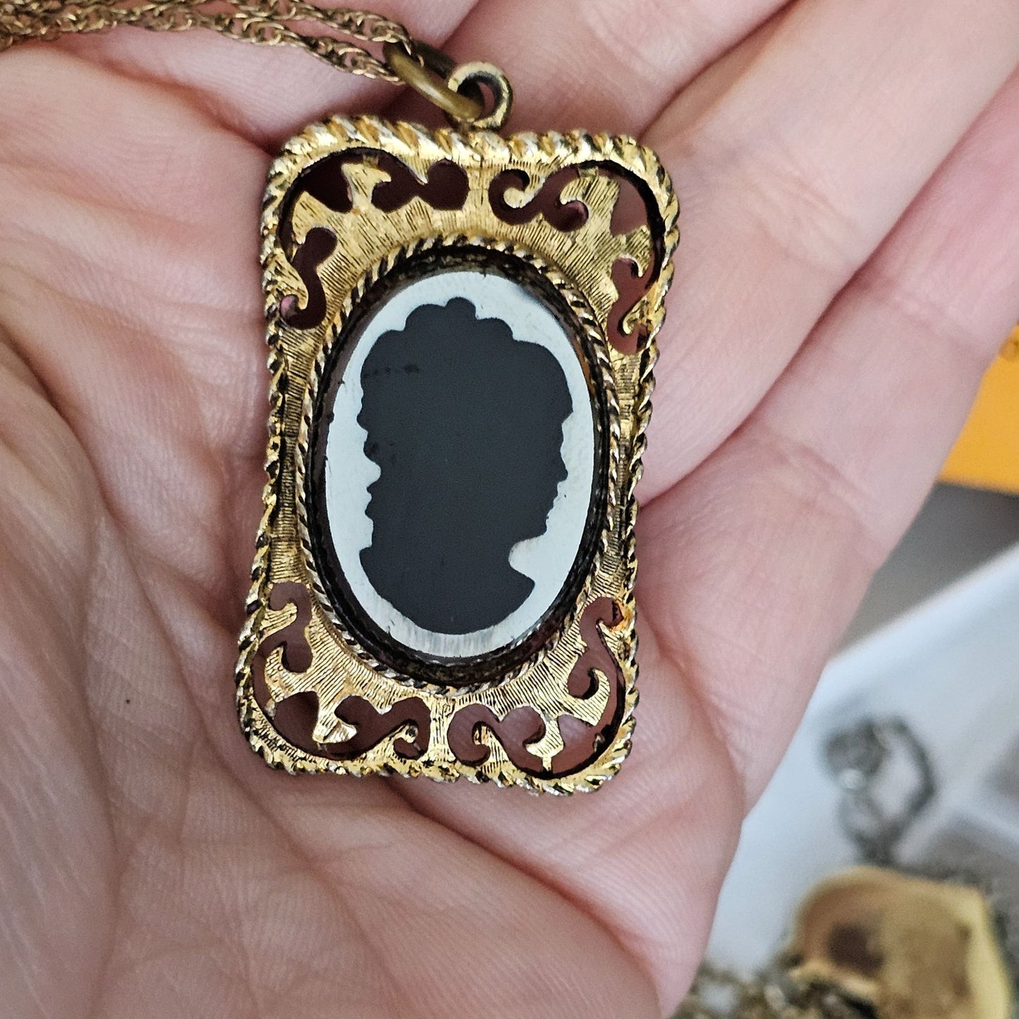 Vintage Gold-Tone Cameo Pendant Necklace Black Glass Lady Silhouette Victorian