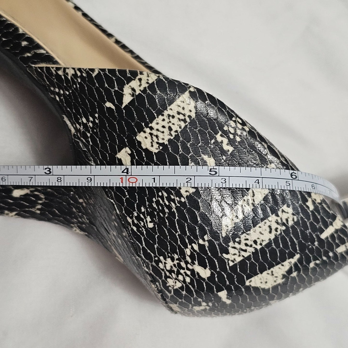 BCBG Black White Snakeskin D'orsay Pumps Size 9