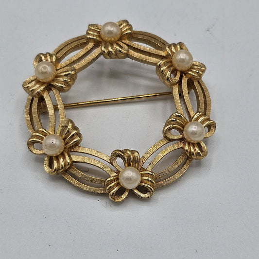 Vintage Crown Trifari Gold-tone Faux Pearl Wreath Brooch