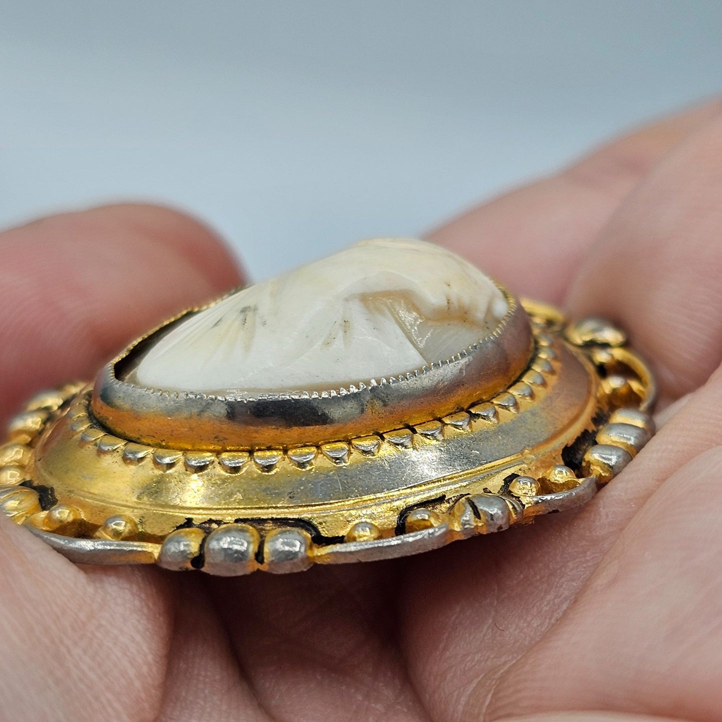 Antique Edwardian Gold-tone Carved Shell Cameo Brooch Pin High Relief