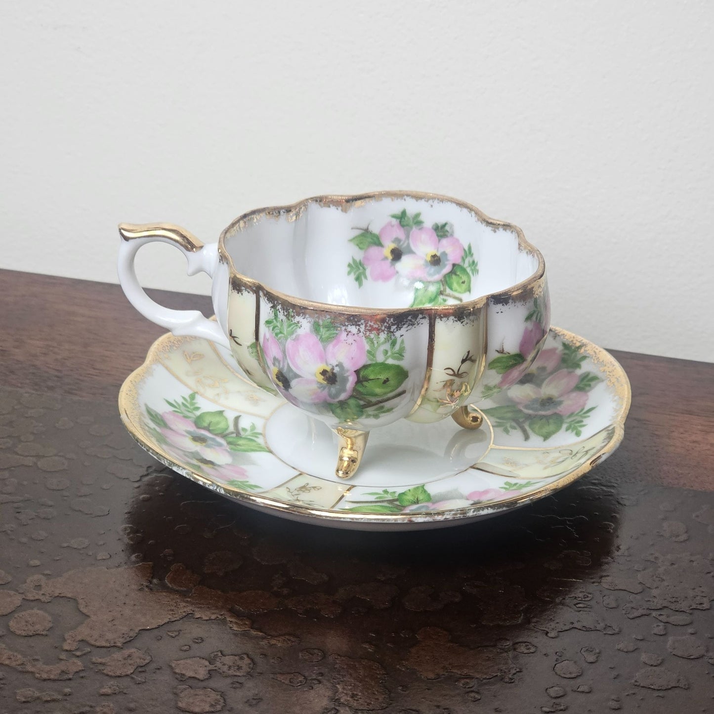 Vintage Napco China Hand Painted 3 Footed Pink Floral Tea Cup Saucer Set IDD239