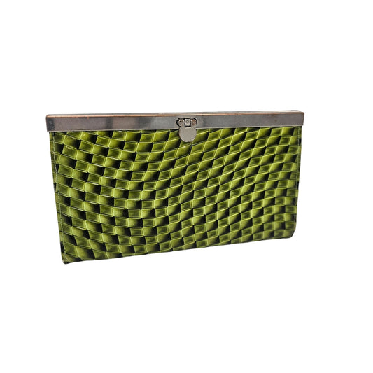 Vintage Green Woven Clutch Purse With Silver Frame & Clasp Closure