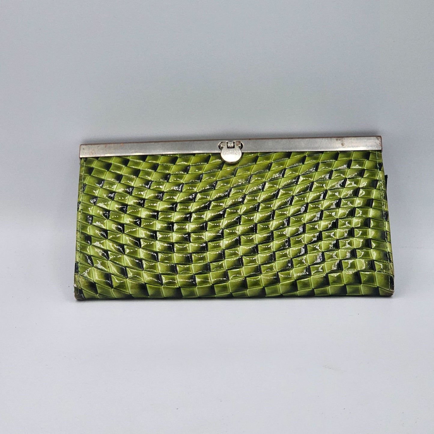 Vintage Green Woven Clutch Purse With Silver Frame & Clasp Closure