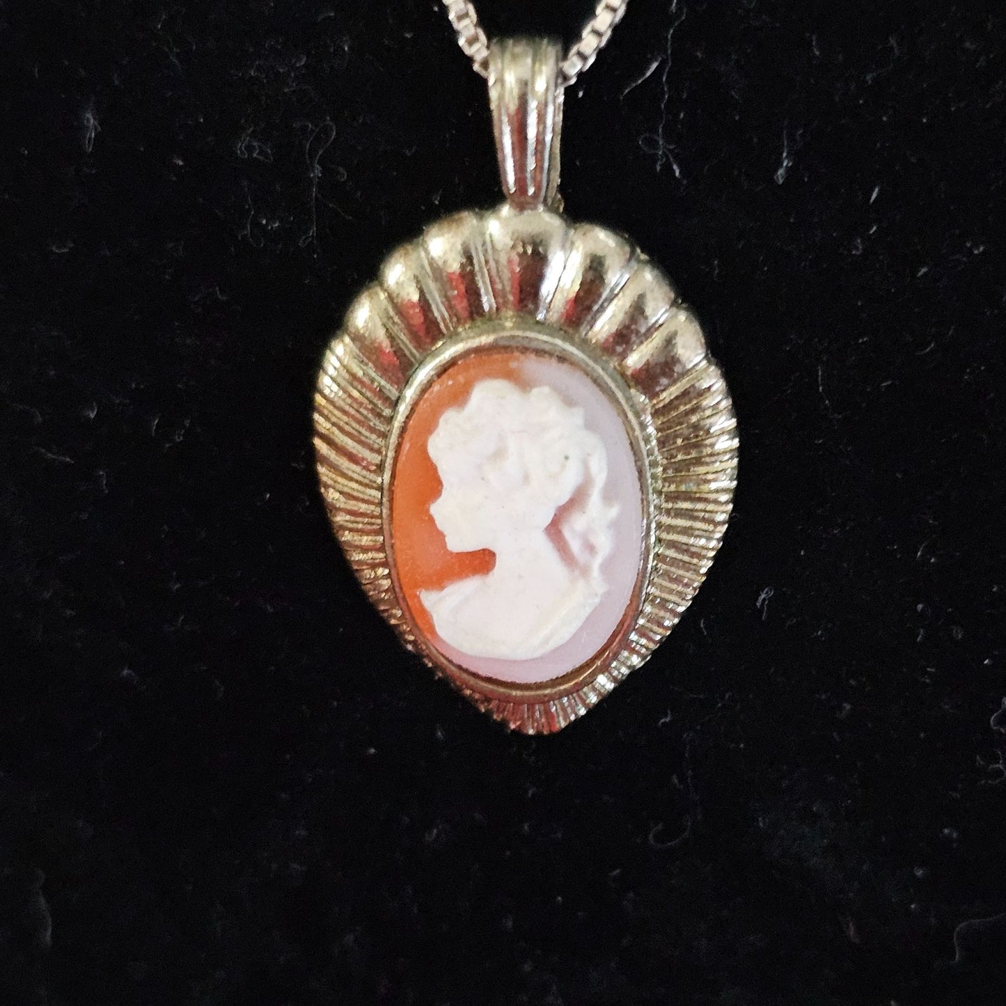 Vintage 925 Sterling Silver Chain with Small Resin Cameo Pendant Necklace