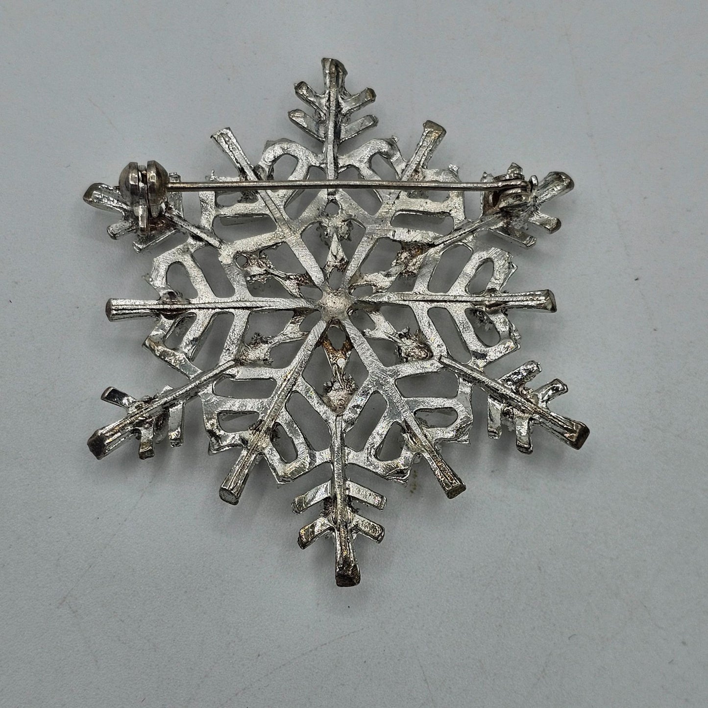 Vintage Silver Tone Open Work Textured Intricate Snowflake Brooch Pin Holiday