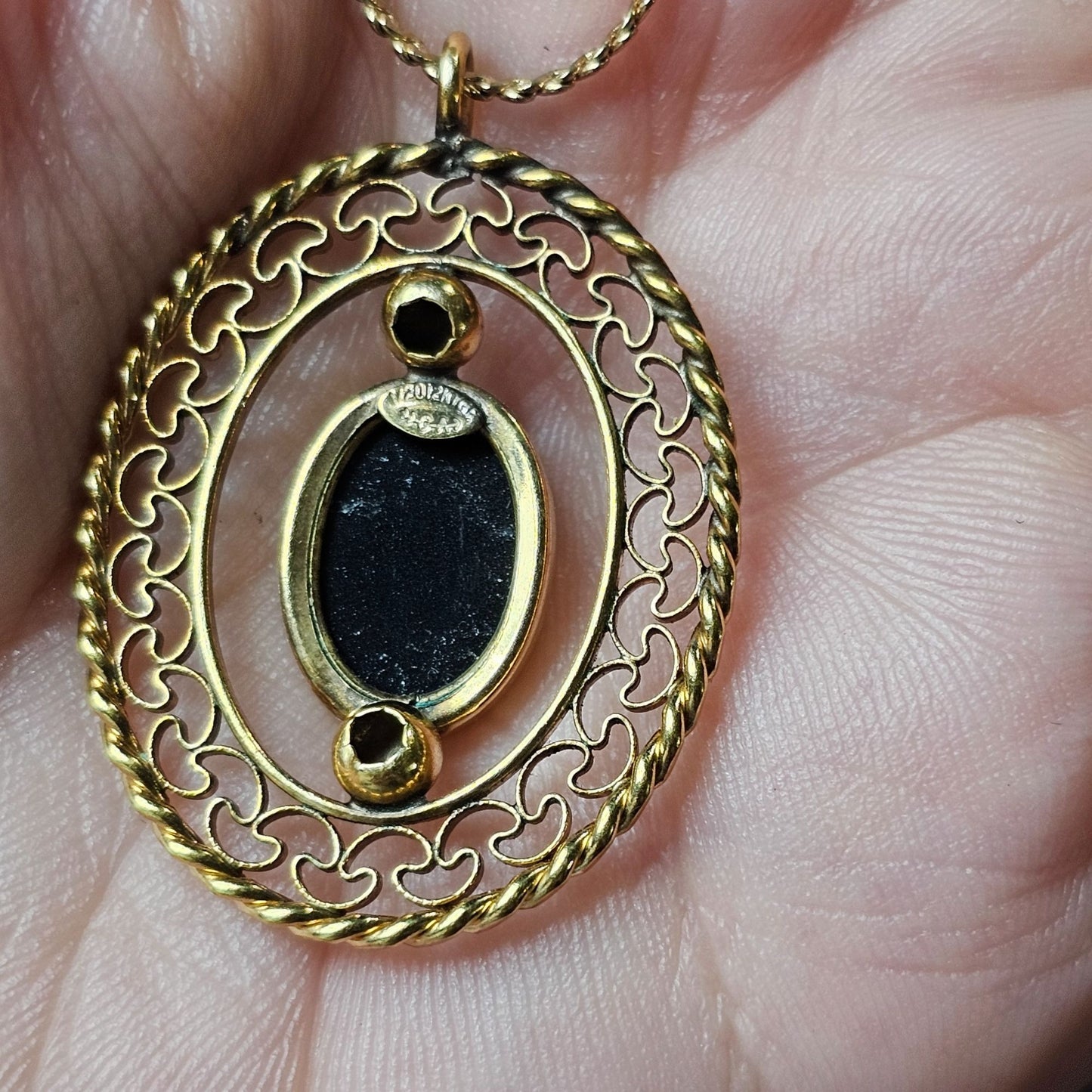 Vintage 12kgf Gold Oval Black Onyx Stone Pendant Necklace Open Filigree Scroll