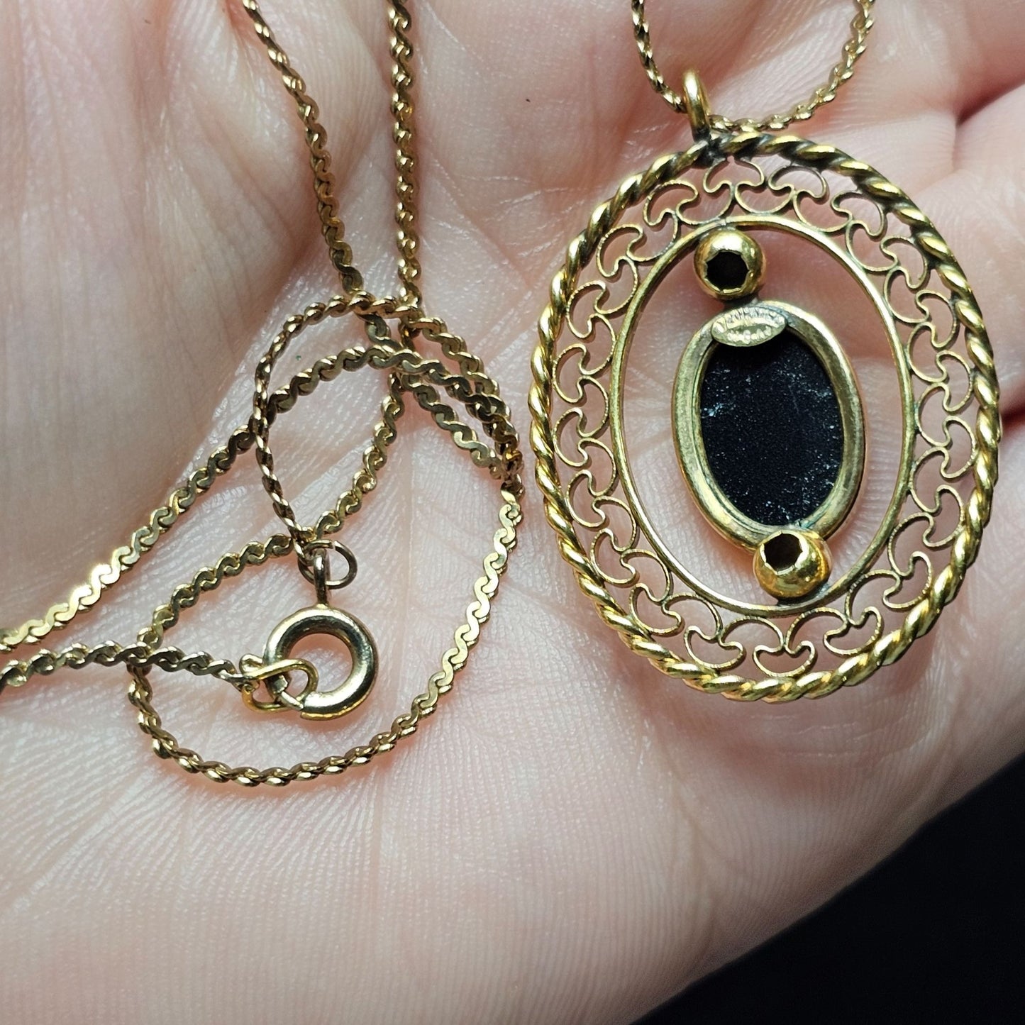 Vintage 12kgf Gold Oval Black Onyx Stone Pendant Necklace Open Filigree Scroll