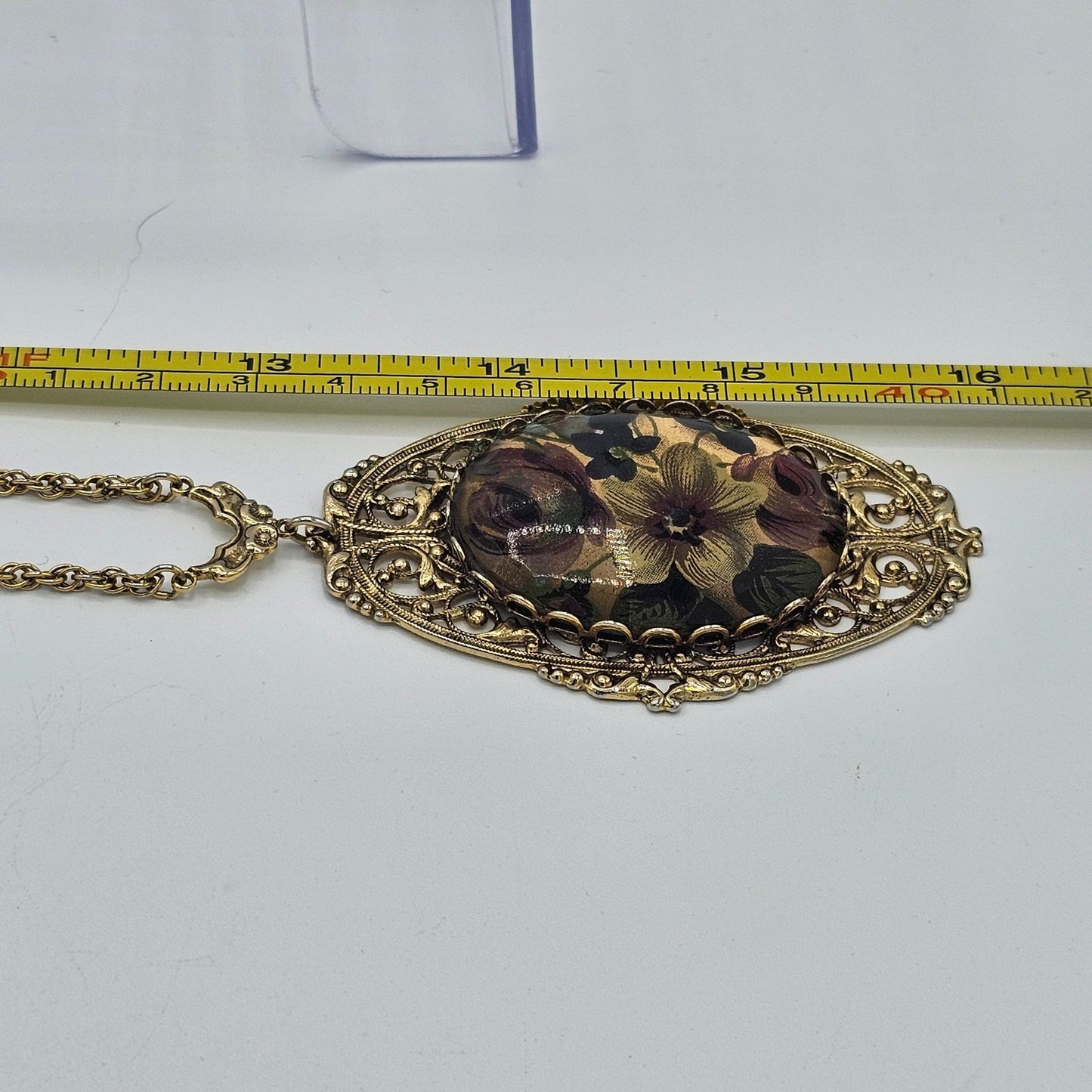 Stunning Vintage Gold Tone Flower Filigree Ornate Glass Dome Pendant Necklace