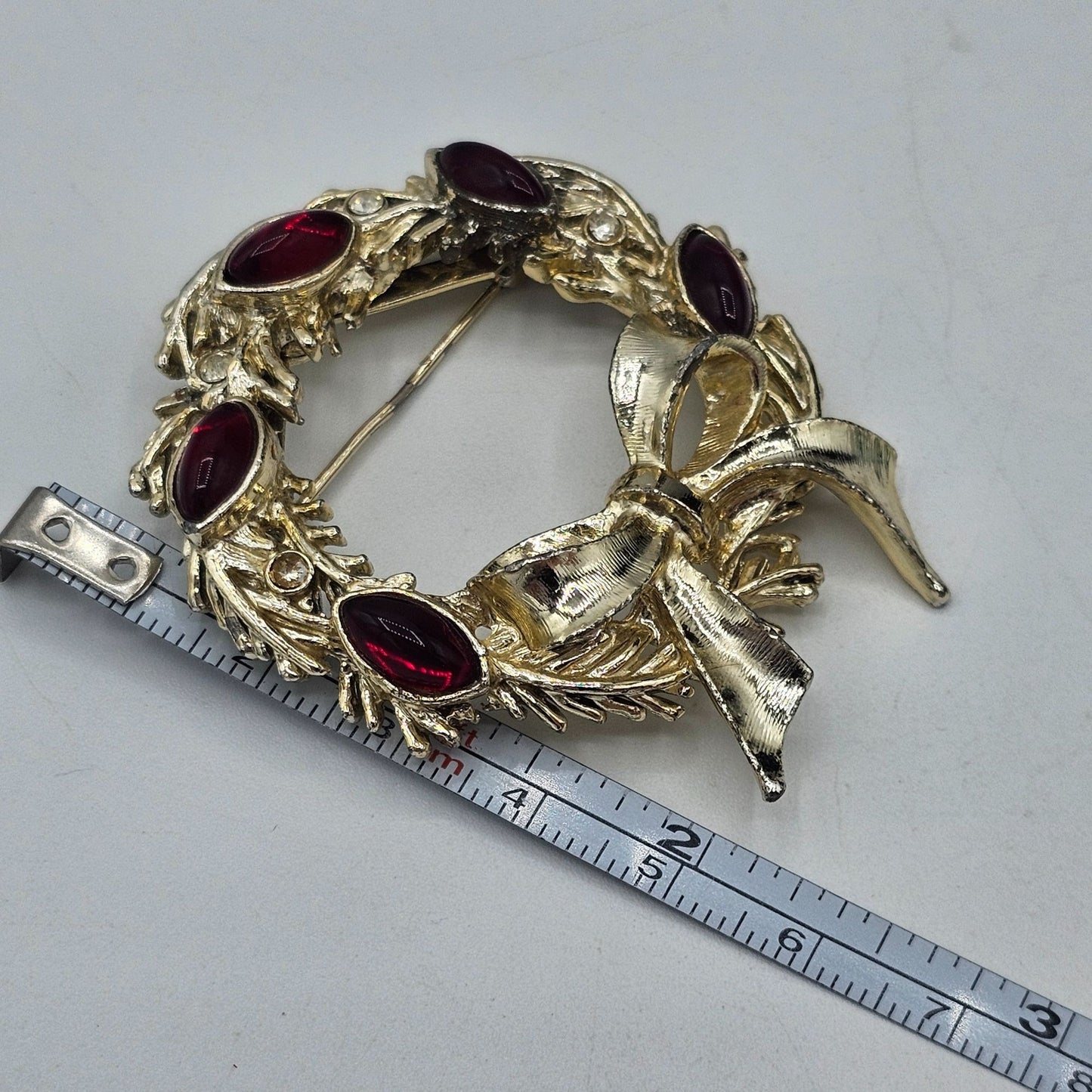 Vintage Tancer Gold-tone Wreath Brooch Pin With Ruby Red & Clear Stones MISSING1