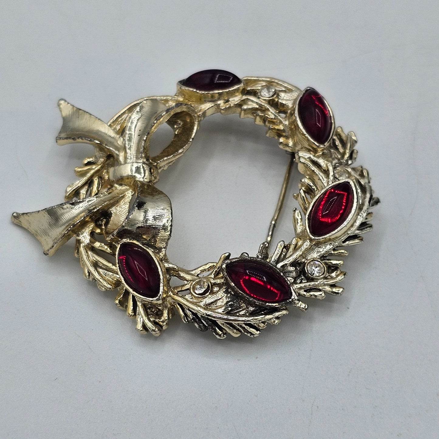 Vintage Tancer Gold-tone Wreath Brooch Pin With Ruby Red & Clear Stones MISSING1