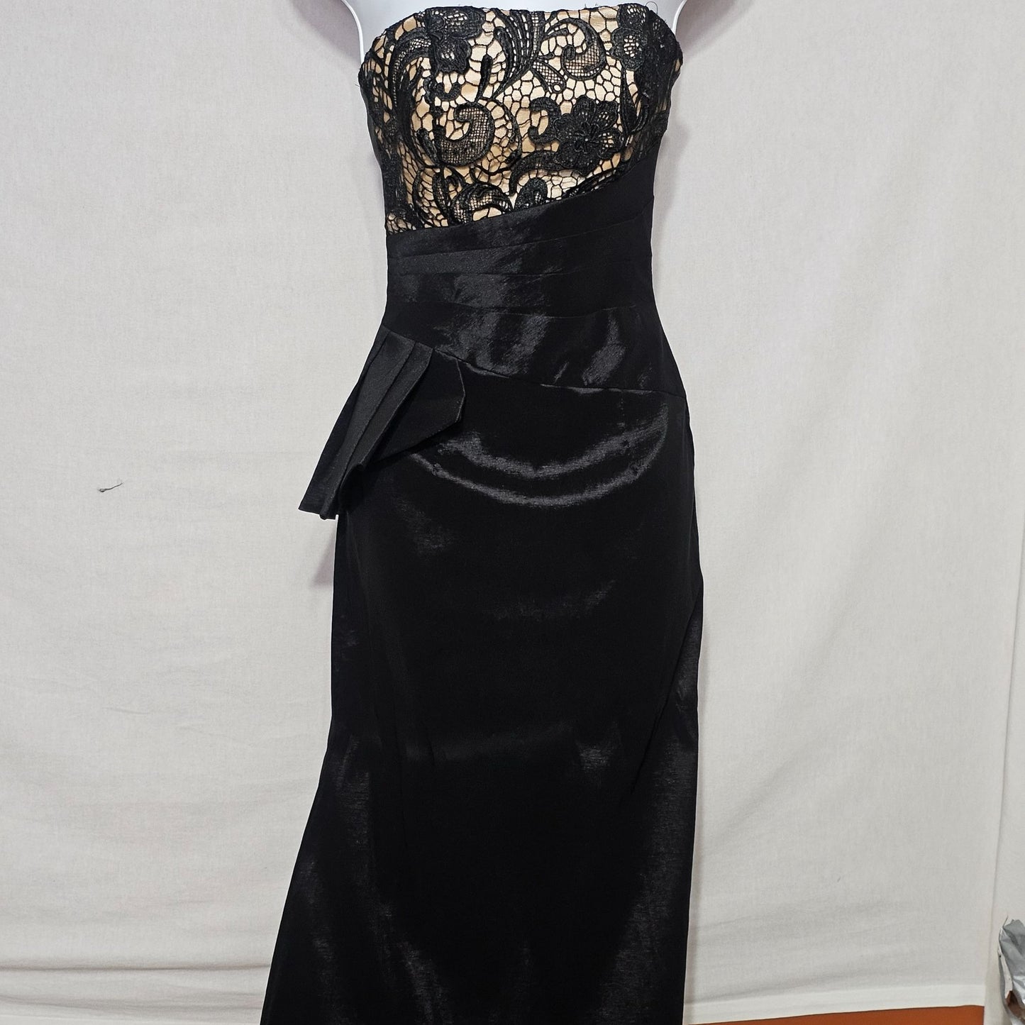 Jessica McClintock Formal Black Pencil Form Fitting Lace Long Dress