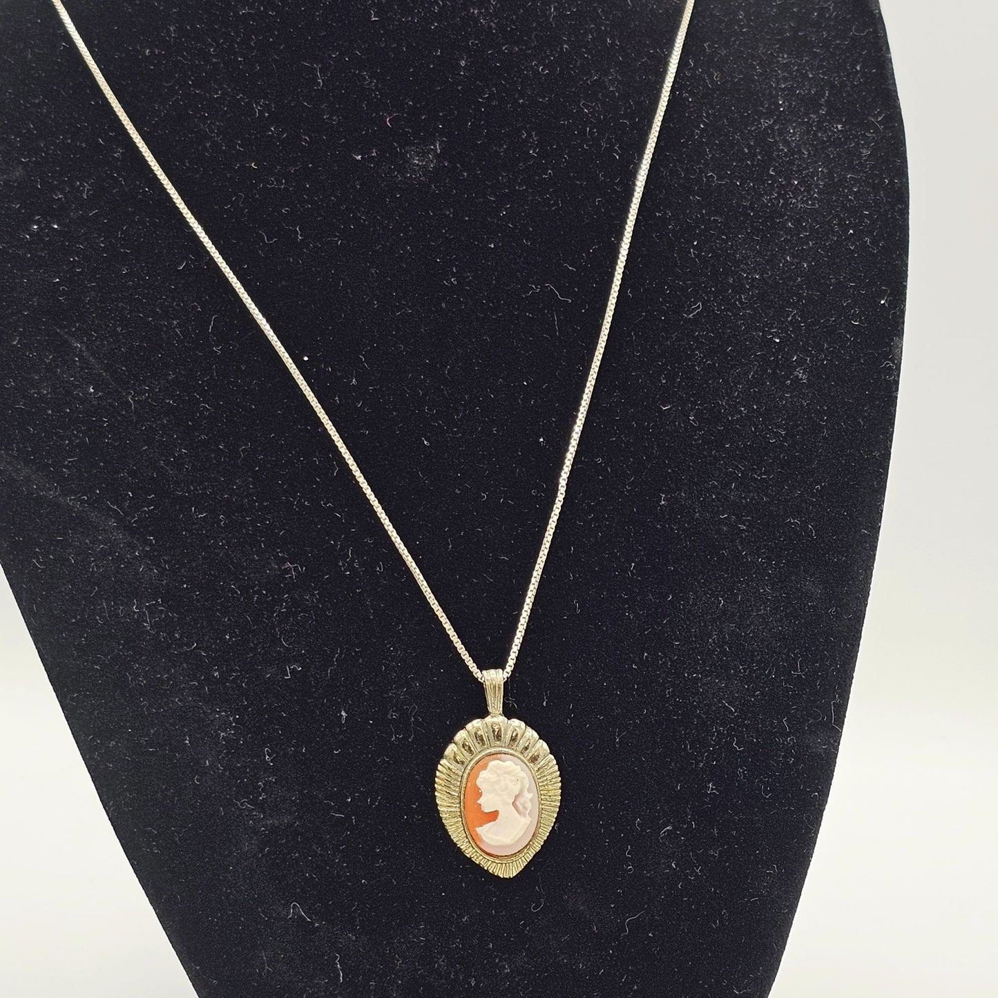 Vintage 925 Sterling Silver Chain with Small Resin Cameo Pendant Necklace