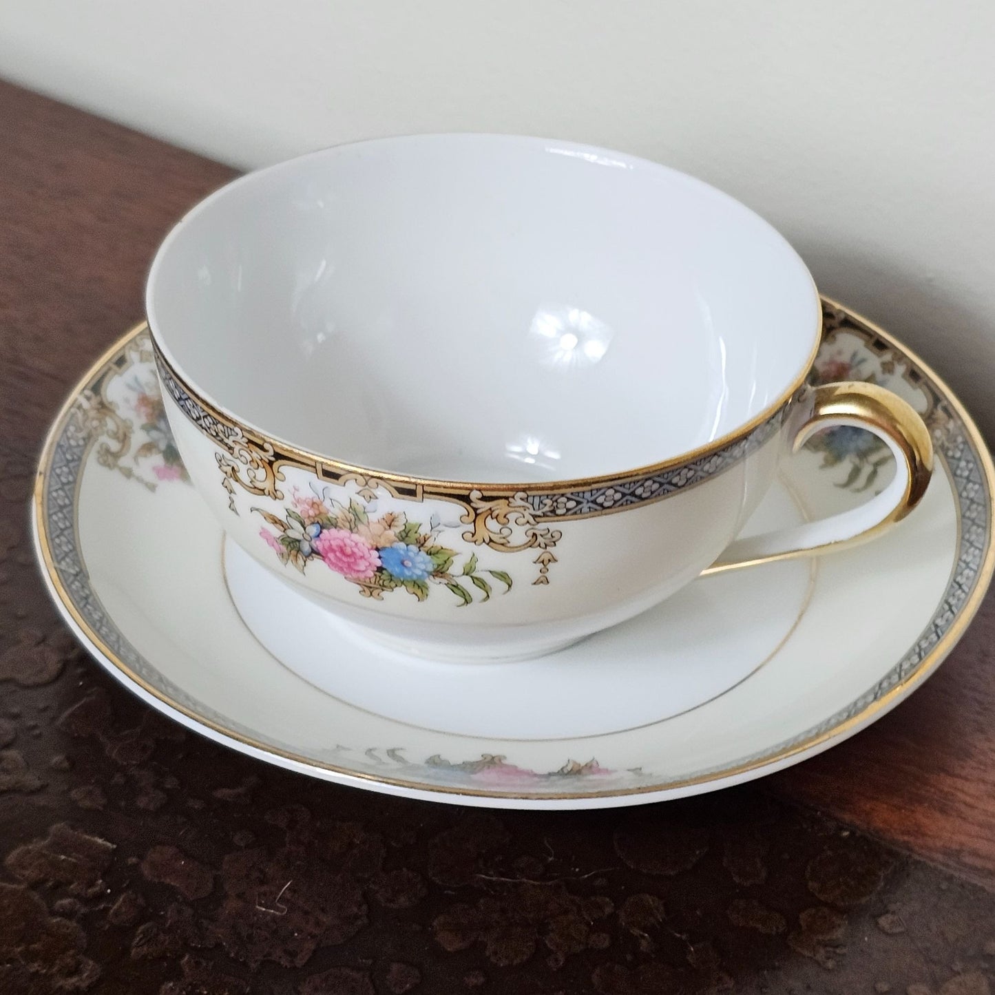 Noritake Grasmere Floral Intricate Rim Design Gold Trim Tea Cup Saucer Set Japan