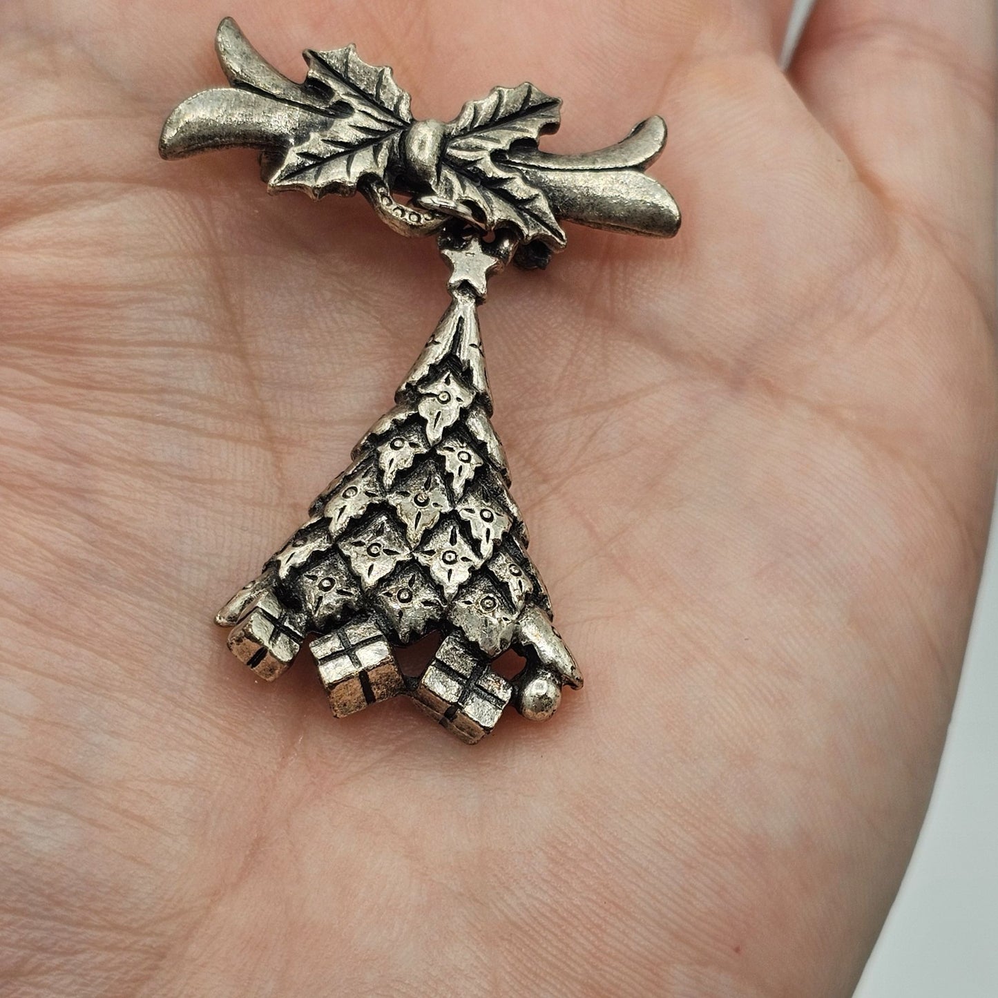 Vintage Holly Dangle Christmas Tree Pin Brooch Pewter Presents Holiday Design