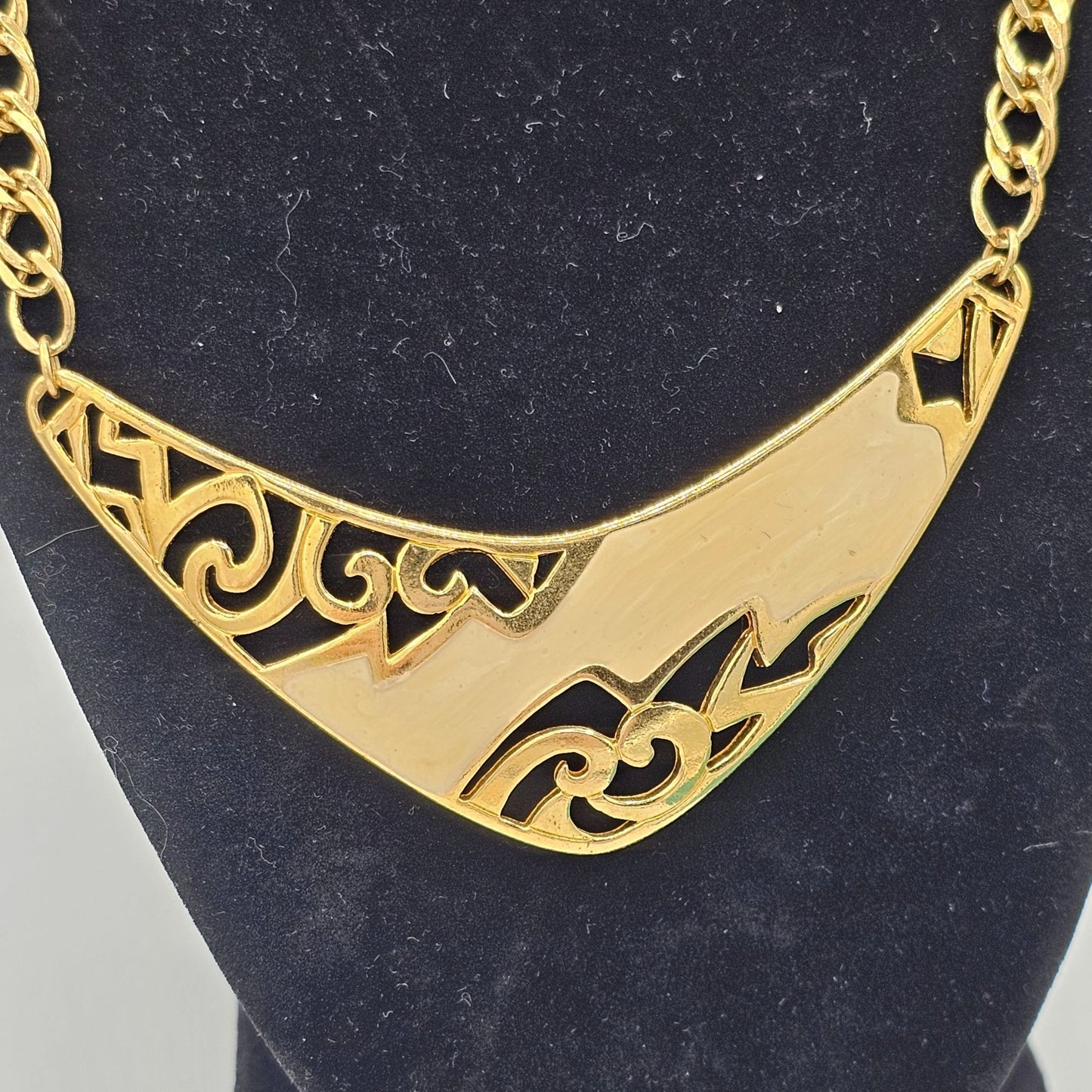 Gold Tone Lavelier Statement Necklace Cutout Beige Enamel Design Chain Vintage