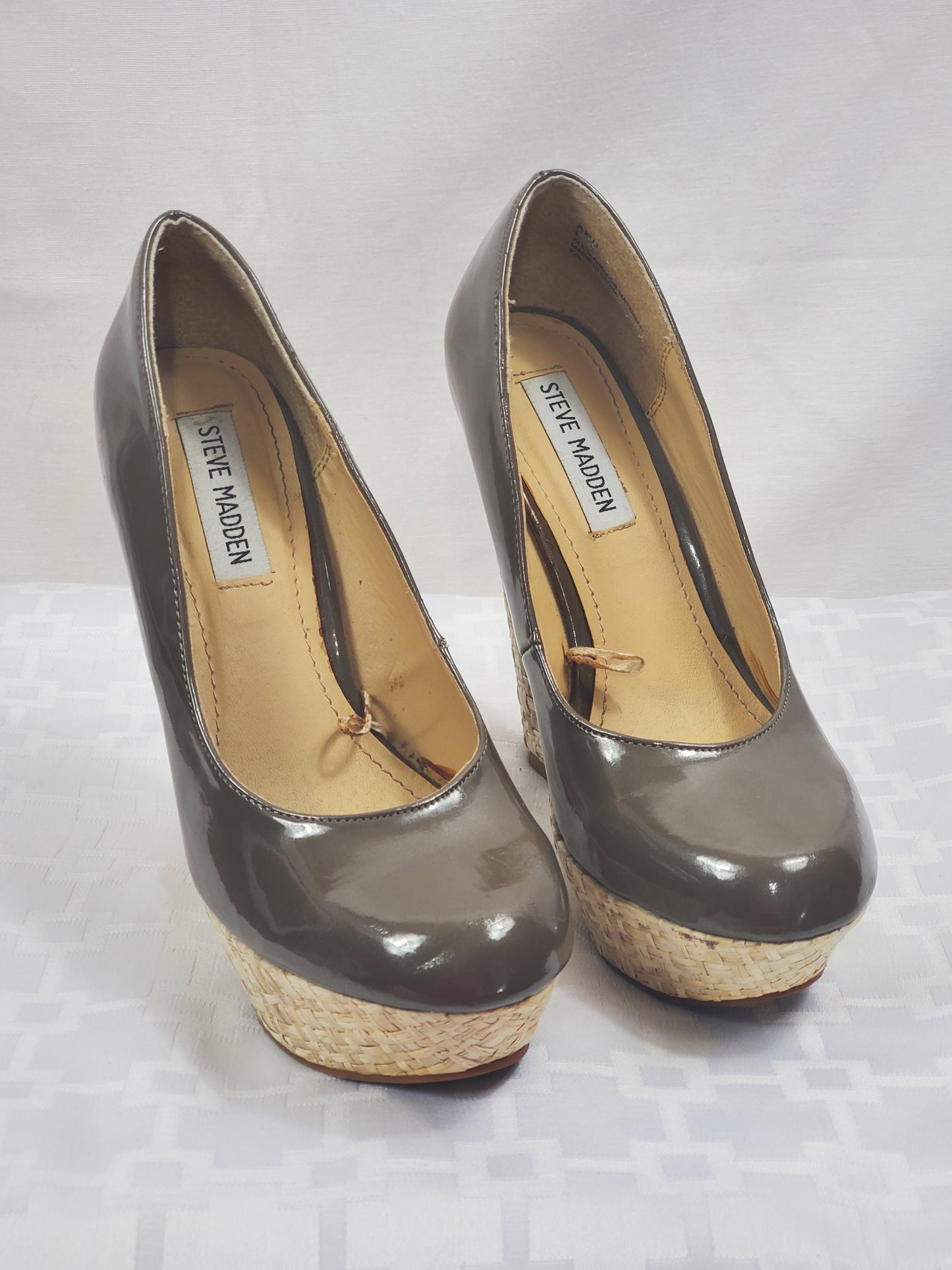 Steve Madden Taupe Brown Patent Wedge Heel Size 6 Pre-owned Little Wear