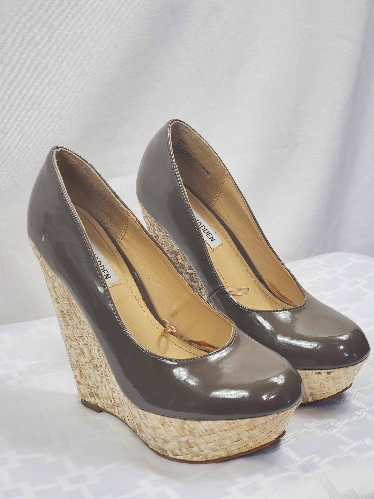 Steve Madden Taupe Brown Patent Wedge Heel Size 6 Pre-owned Little Wear