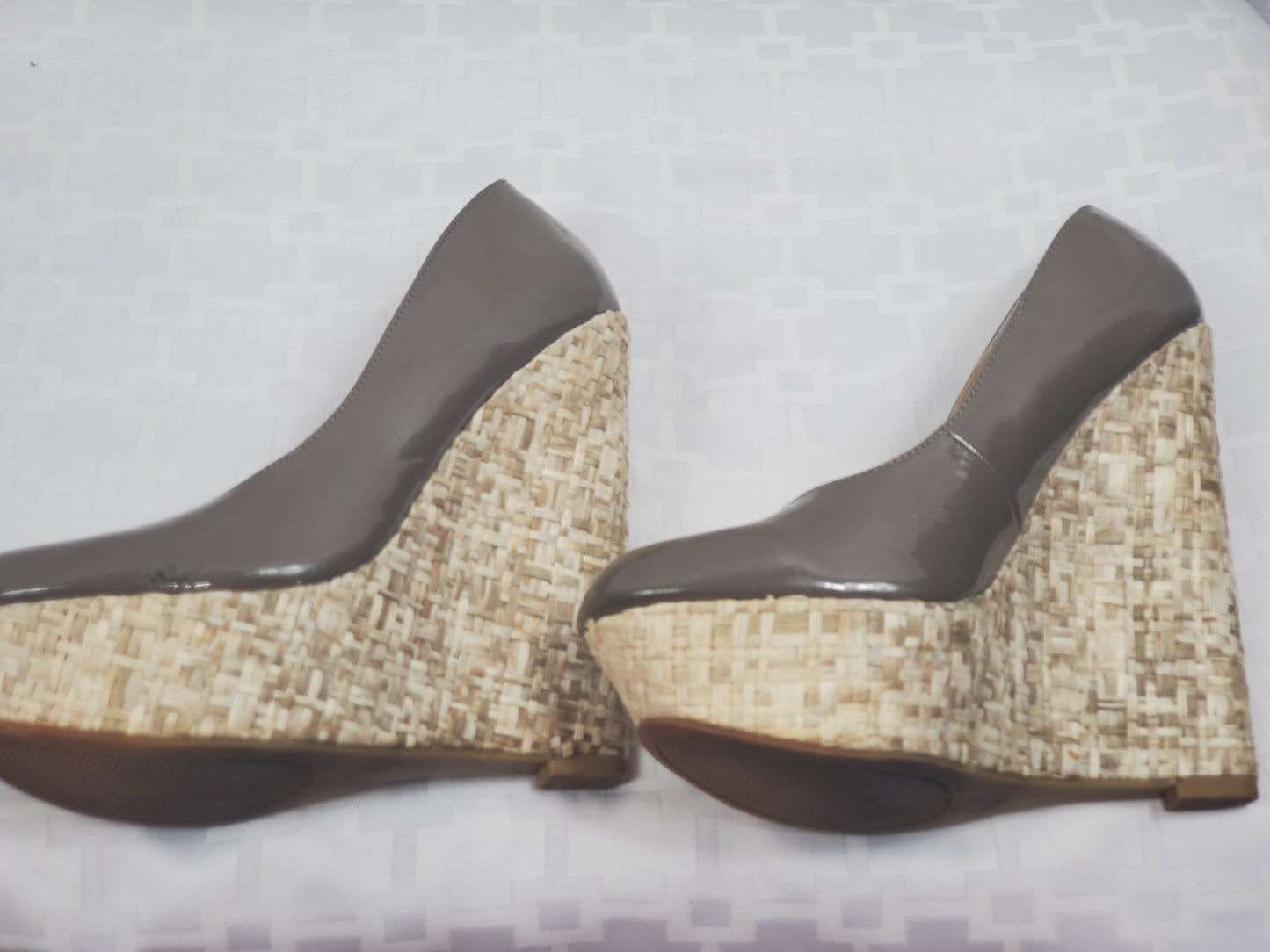 Steve Madden Taupe Brown Patent Wedge Heel Size 6 Pre-owned Little Wear